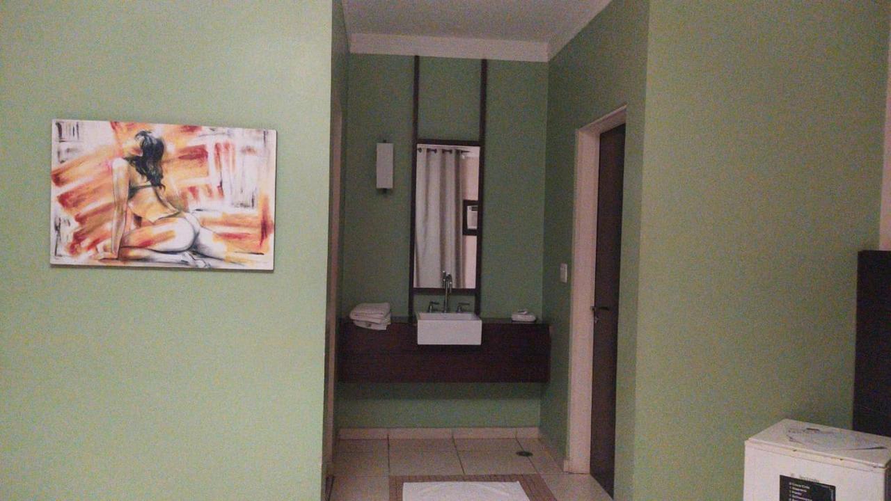 Movie Inn Motel E Hospedagem (Adults Only) 里贝朗普雷托 外观 照片