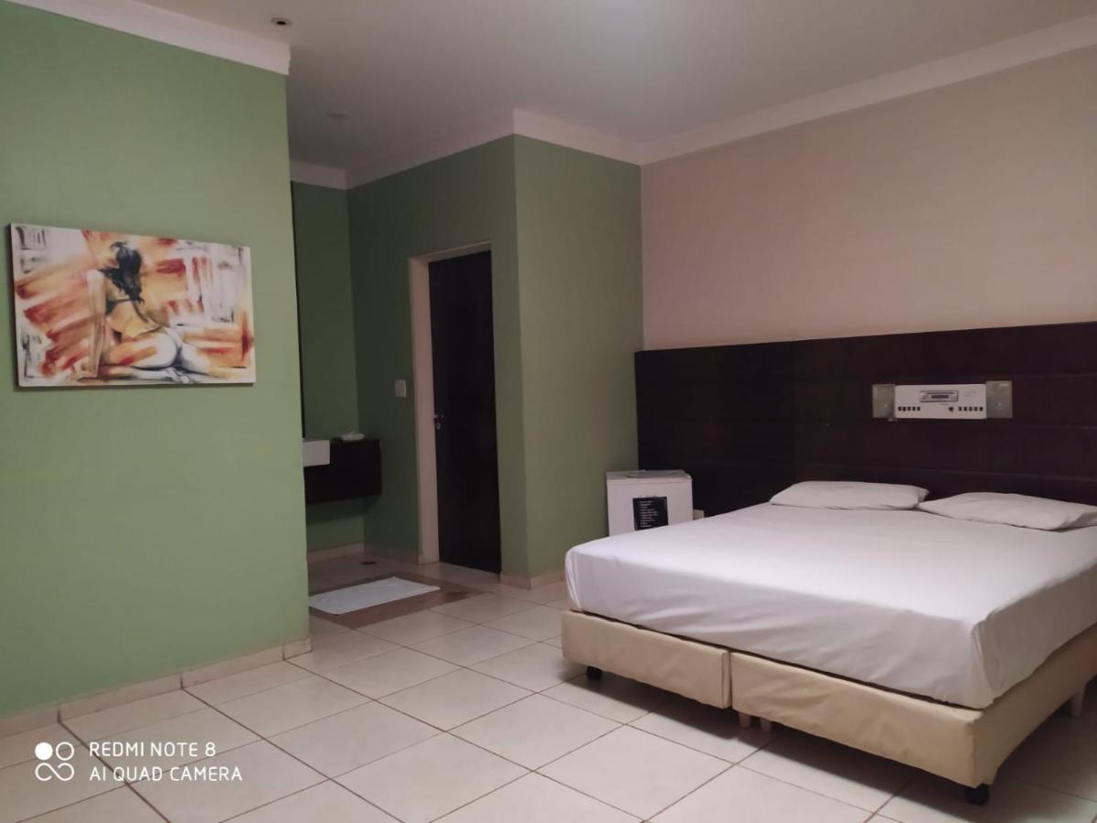 Movie Inn Motel E Hospedagem (Adults Only) 里贝朗普雷托 外观 照片