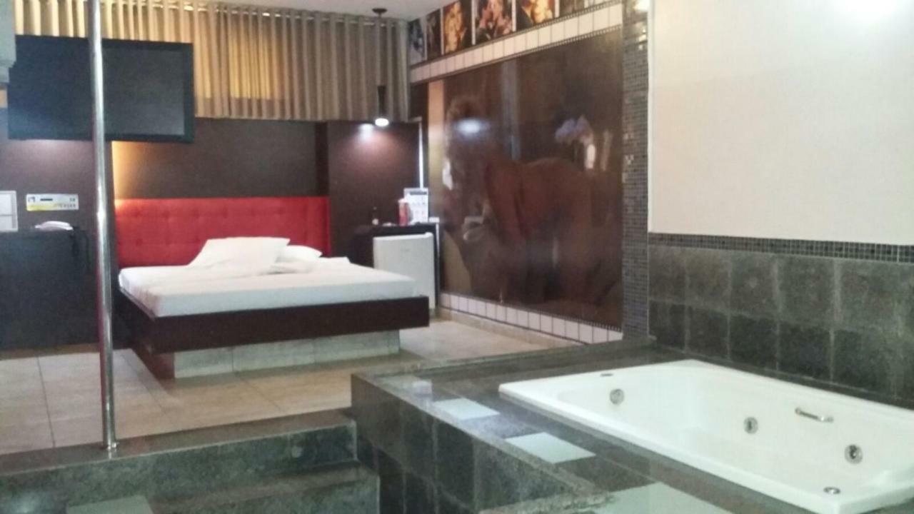 Movie Inn Motel E Hospedagem (Adults Only) 里贝朗普雷托 外观 照片