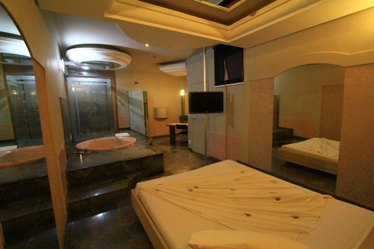 Movie Inn Motel E Hospedagem (Adults Only) 里贝朗普雷托 外观 照片